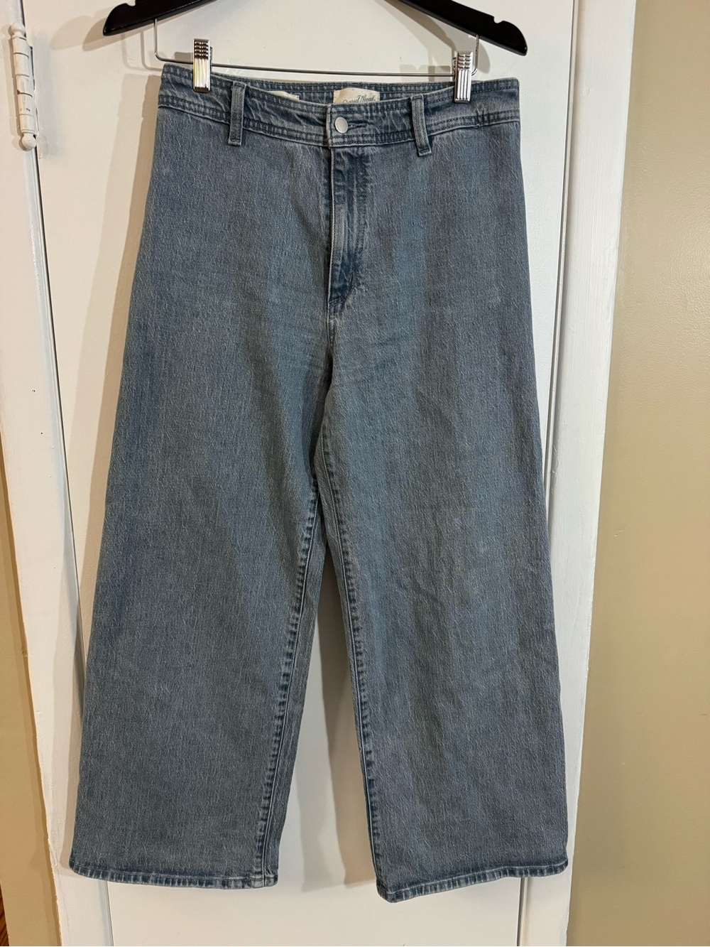 Universal Thread Women's Wide-Leg Jeans in Light Blue Wash
